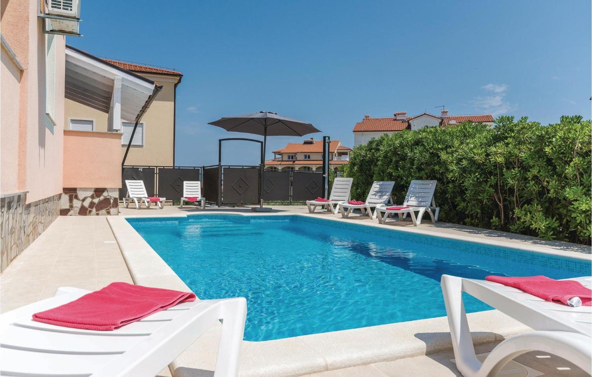 7 Bedroom Stunning Home In Ližnjan Exterior foto