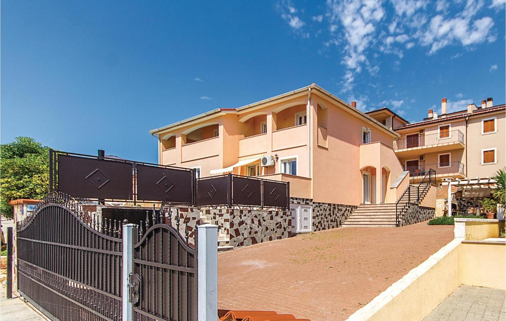 7 Bedroom Stunning Home In Ližnjan Exterior foto