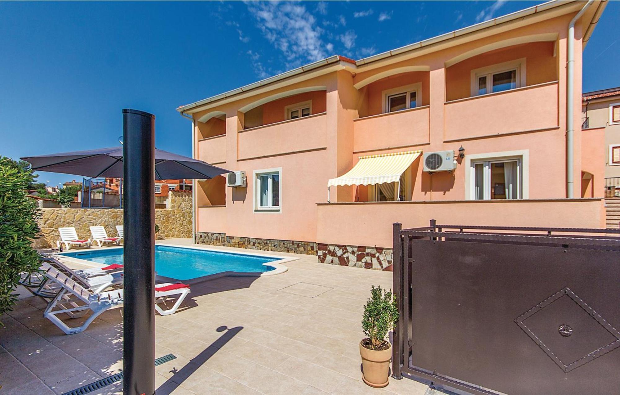 7 Bedroom Stunning Home In Ližnjan Exterior foto